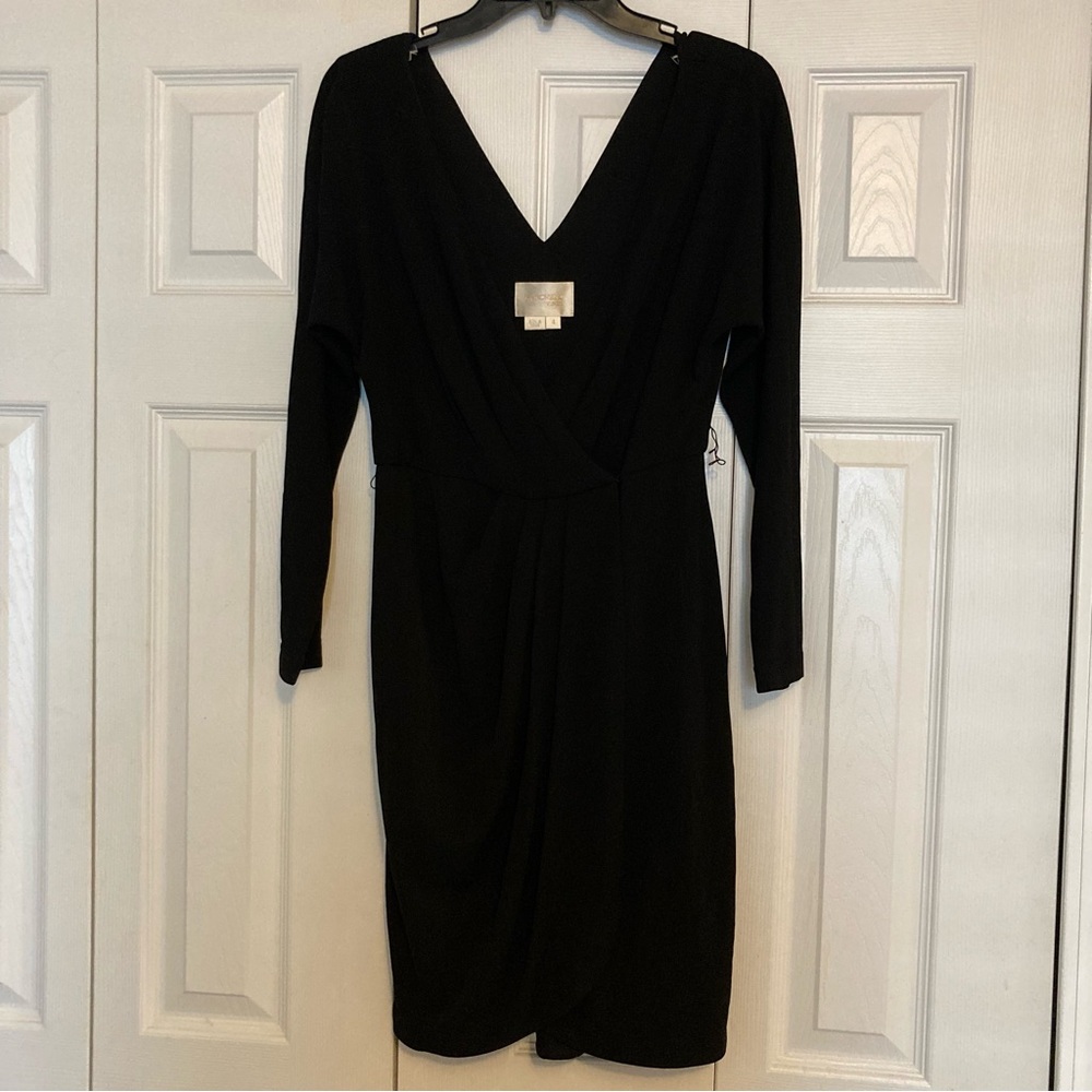 Marchesa Notte Women's Black Long Sleeve
VNeck Mini Dress. Size 4